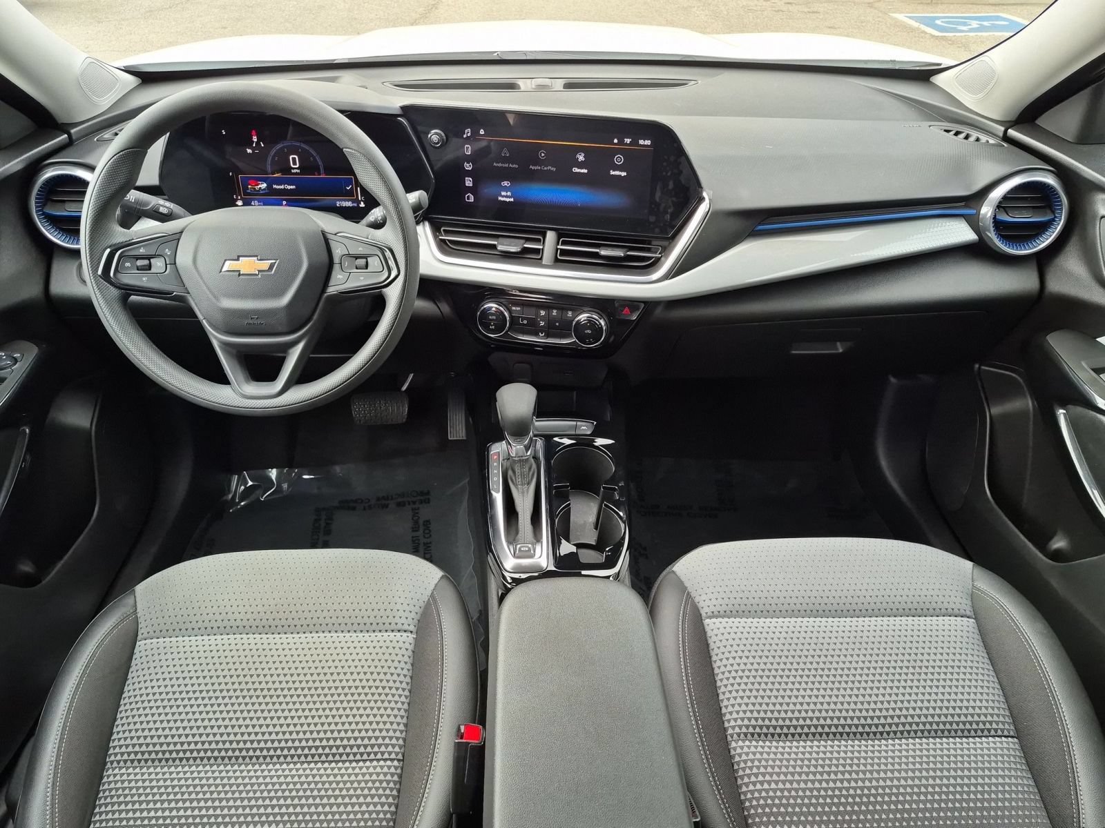 Used 2025 Chevrolet Trax LT w/ LPO, Blackout Package FWD image 23