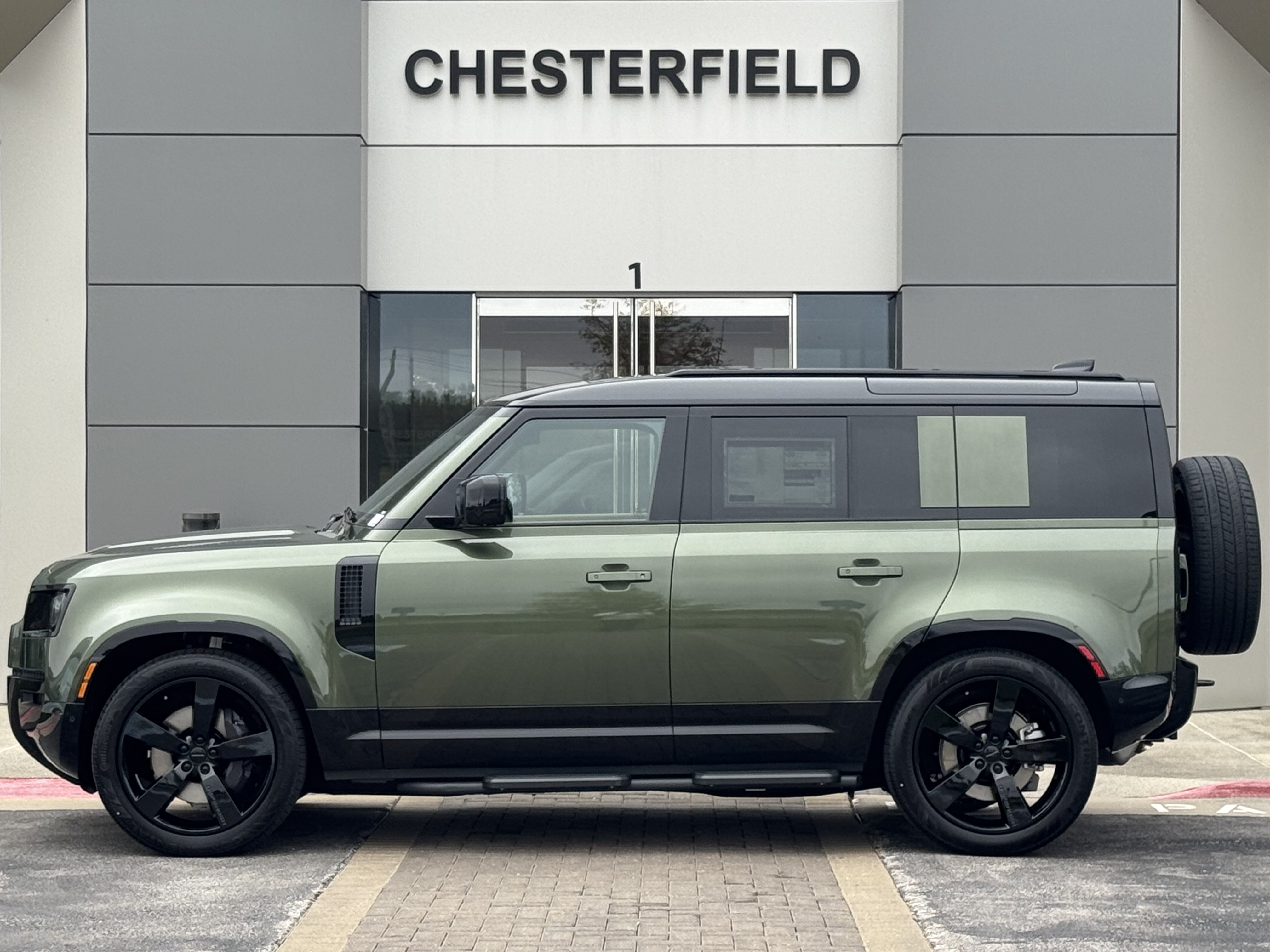 New 2026 Land Rover Defender 110 X-Dynamic SE AWD/4WD image 6
