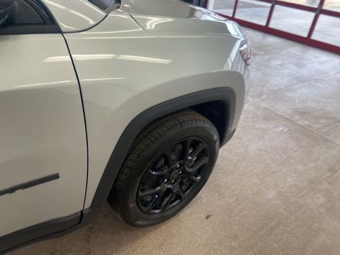 New 2026 Jeep Compass Latitude image 15