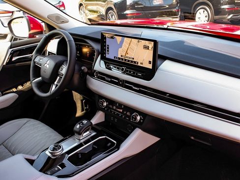 New 2025 Mitsubishi Outlander SEL image 45