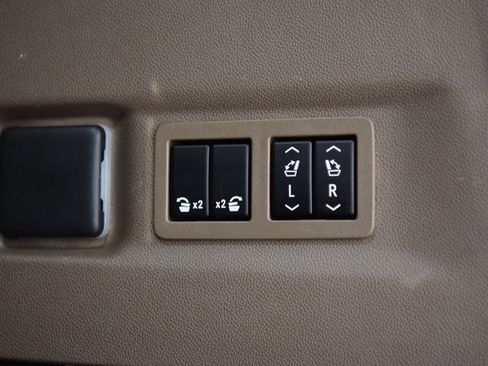 Used 2024 GMC Yukon XL Denali image 27