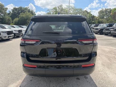 Certified 2025 Jeep Grand Cherokee L Laredo AWD/4WD image 5