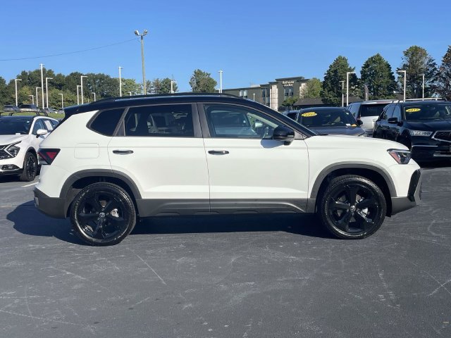 Certified 2026 Volkswagen Taos SE AWD/4WD image 8