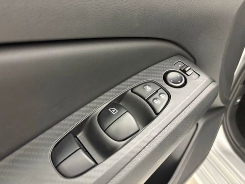 Used 2025 Nissan Altima 2.5 SV FWD image 22