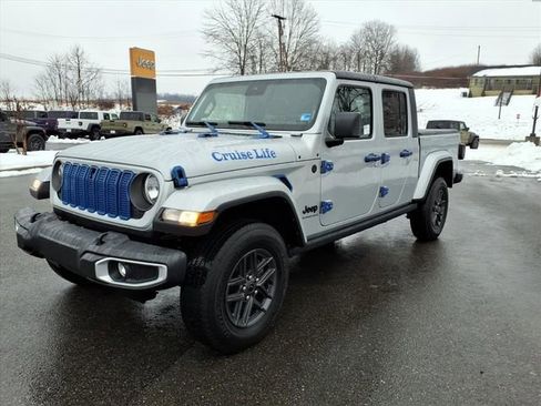 Used 2024 Jeep Gladiator Sport image 8