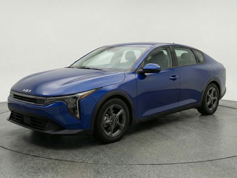Used 2025 Kia K4 LXS image 3