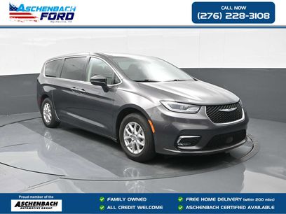 Used 2023 Chrysler Pacifica Touring-L