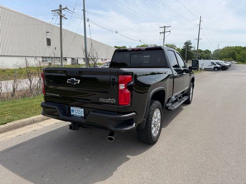 Used 2024 Chevrolet Silverado 2500 High Country w/ Technology Package AWD/4WD image 3