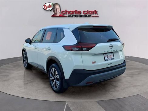 Used 2023 Nissan Rogue SV image 3