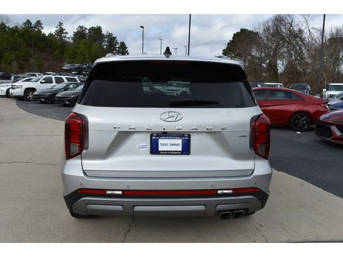 Used 2023 Hyundai Palisade Limited image 4