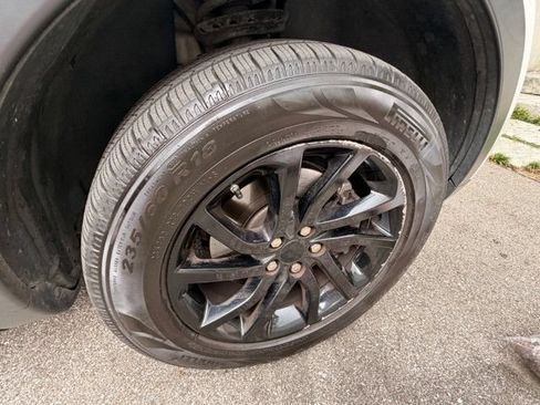 Used 2016 Land Rover Discovery Sport HSE AWD/4WD image 3