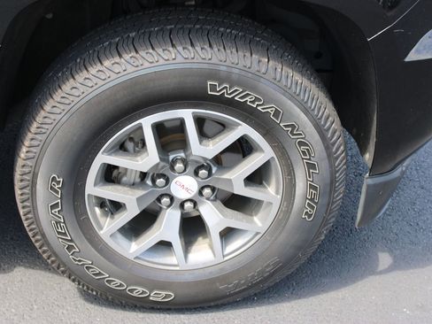 Used 2016 GMC Canyon SLE w/ All Terrain Adventure Package image 25