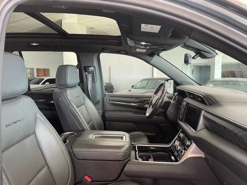 Used 2021 GMC Yukon Denali w/ Denali Premium Package image 35