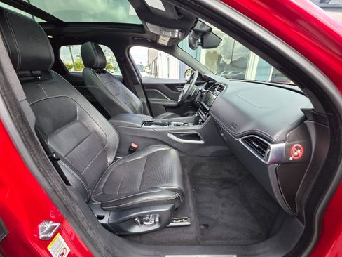 Used 2019 Jaguar F-PACE S image 13