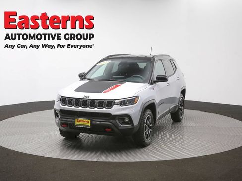 Used 2025 Jeep Compass Trailhawk w/ Trailer Tow Group AWD/4WD image 53