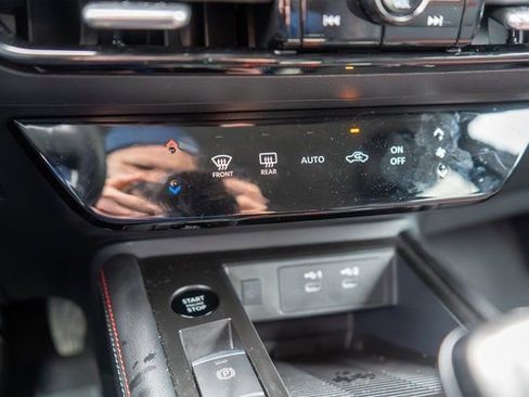 Certified 2025 Nissan Kicks SR AWD/4WD image 27
