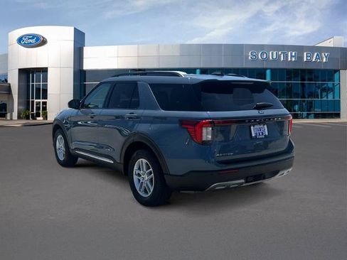 Certified 2025 Ford Explorer Active w/ Active Comfort Package RWD image 3