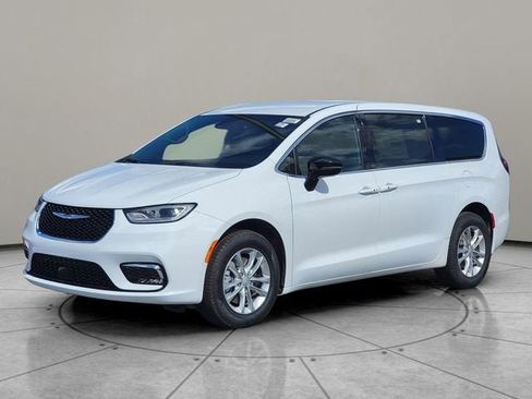 New 2026 Chrysler Pacifica Select AWD/4WD image 3