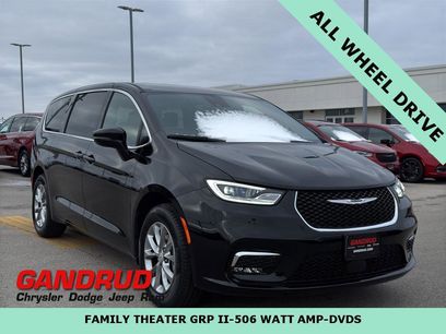 New 2026 Chrysler Pacifica Select
