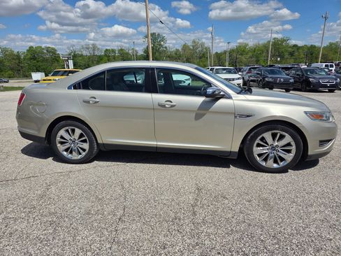 Used 2010 Ford Taurus Limited AWD/4WD image 5