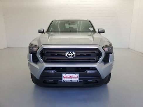 Used 2025 Toyota Tacoma SR5 image 3