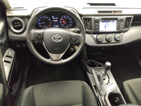Used 2018 Toyota RAV4 LE image 22
