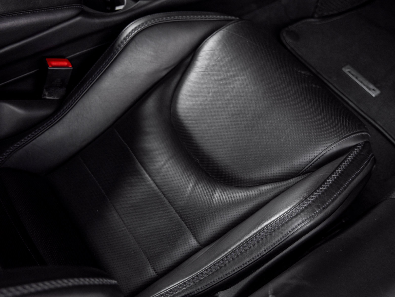 Used 2022 McLaren GT RWD image 36