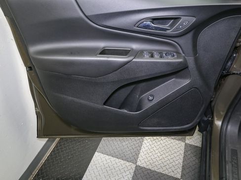 Used 2023 Chevrolet Equinox LT image 39