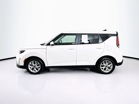 Used 2025 Kia Soul LX w/ LX Technology Package image 4