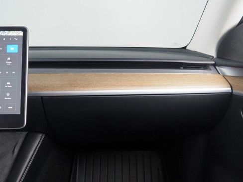 Used 2024 Tesla Model Y 2WD image 38
