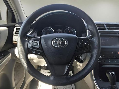 Used 2016 Toyota Camry LE FWD image 11