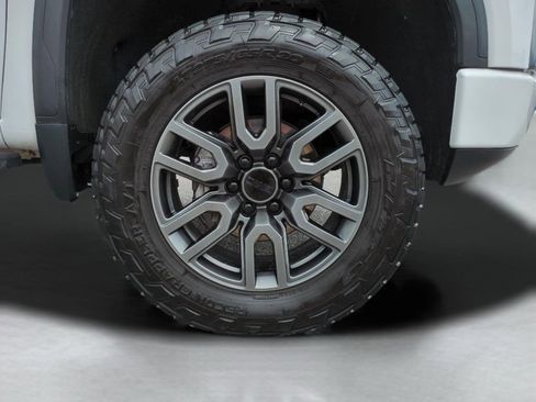 Used 2022 GMC Sierra 1500 AT4 w/ AT4 Premium Package image 10