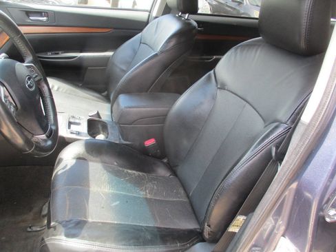 Used 2013 Subaru Outback 2.5i Limited AWD/4WD image 12