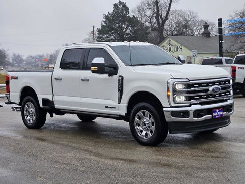 Used 2025 Ford F250 Lariat w/ Chrome Package image 3