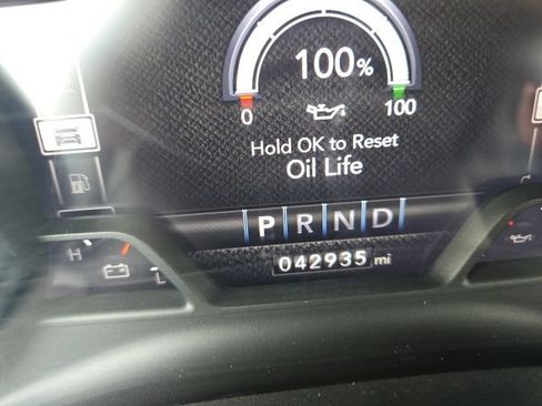 Used 2022 RAM 1500 Laramie AWD/4WD image 16