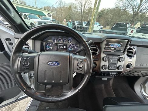 Used 2015 Ford F350 Lariat w/ Lariat Interior Package image 18