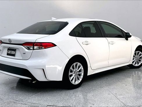 Used 2020 Toyota Corolla LE w/ LE Premium Package image 2