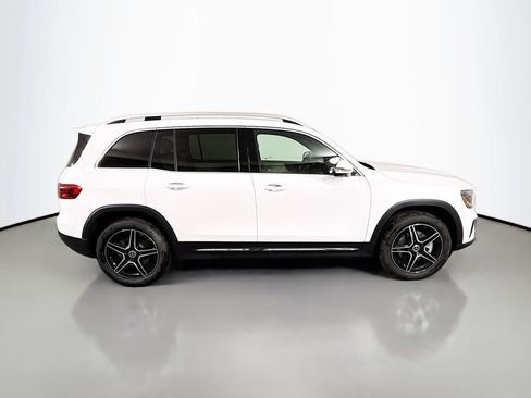 Used 2026 Mercedes-Benz GLB 250 4MATIC image 8