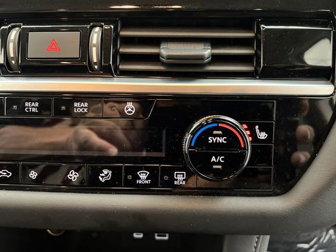 Used 2025 Nissan Pathfinder SL image 52