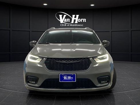 Used 2021 Chrysler Pacifica Touring-L w/ S Appearance Package FWD image 2