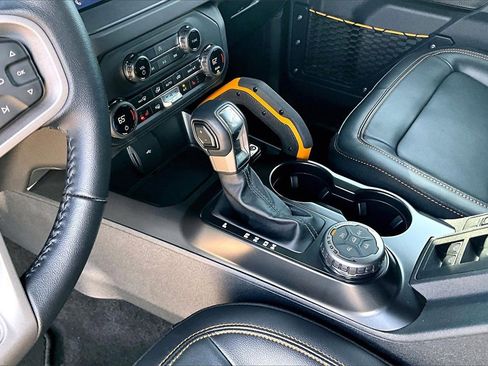 Used 2024 Ford Bronco Badlands image 14