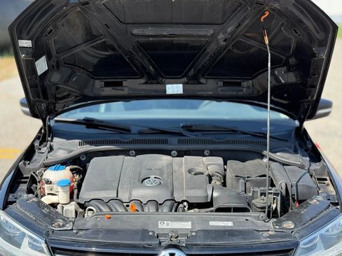 Used 2013 Volkswagen Jetta SE FWD image 28