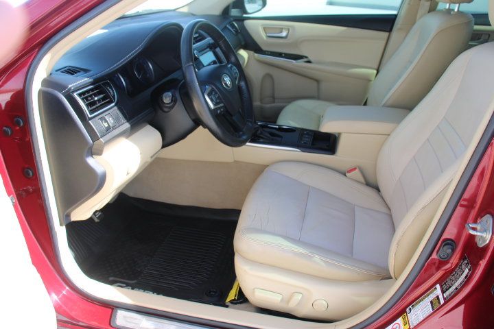 Used 2017 Toyota Camry XLE w/ Moonroof Package FWD image 11