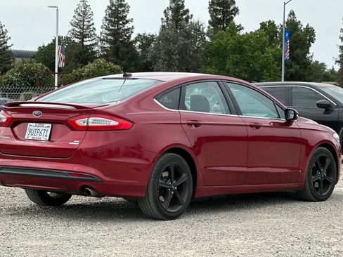 Used 2016 Ford Fusion SE FWD image 3
