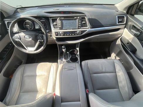 Used 2017 Toyota Highlander XLE image 33