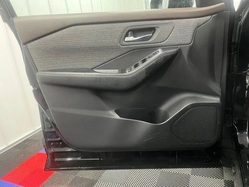 Used 2023 Nissan Rogue SV AWD/4WD image 10