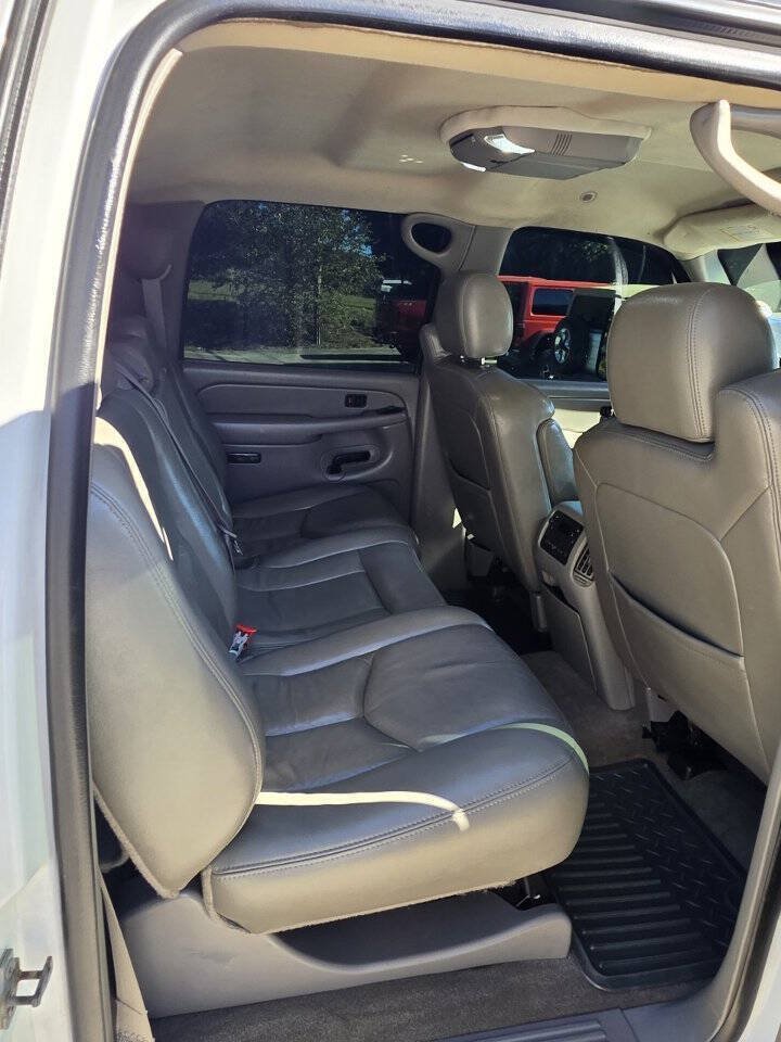 Used 2007 GMC Sierra 2500 SLT w/ Heavy-Duty Power Package AWD/4WD image 14