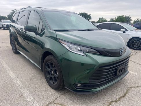 Used 2025 Toyota Sienna XLE Woodland Edition AWD/4WD image 2