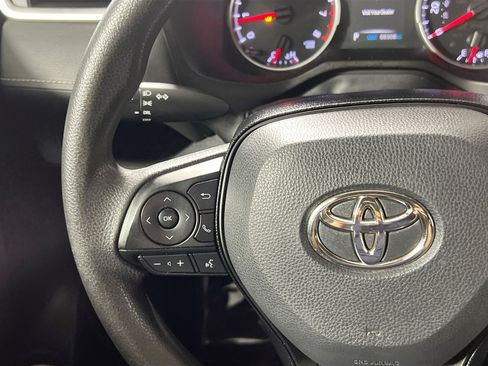 Used 2019 Toyota RAV4 LE FWD image 19