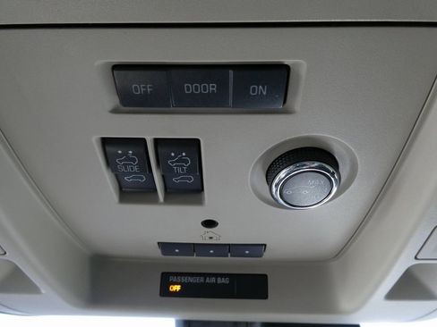 Used 2020 GMC Yukon XL SLT w/ Premium Edition image 38